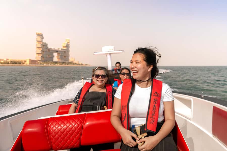 Dubai Marina: 1-Hour Luxury Sightseeing Speedboat Tour - The Atlantis stop: Palm views with a photo-friendly pause