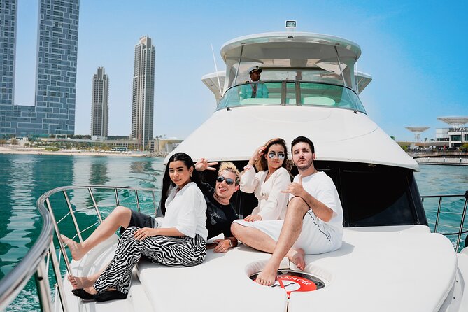 Dubai Marina 1hr Yacht tour with Drinks - Timing tips that actually matter: when to go for cooler weather and better photos