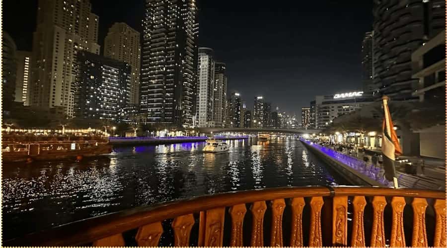 Dubai: Marina Dhow Dinner Cruise with Live Entertainment - What this Dubai Marina dhow dinner is really like