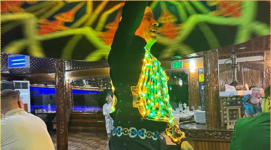 Dubai: Marina Dhow Dinner Cruise with Live Entertainment - The buffet dinner: what you get and how to time your plate