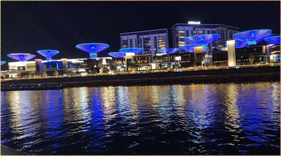 Dubai: Marina Dhow Dinner Cruise with Live Entertainment - Upper deck vs lower deck tables, and how to choose