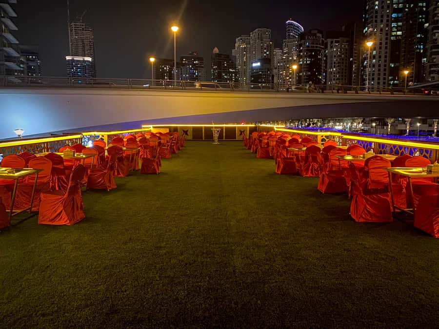 Dubai Marina: Dinner Cruise in a Traditional Boat - The skyline and the landmarks you should look for