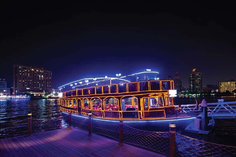 Dubai Marina Dinner Cruise – Live Show, AC & Open Bar - Smart Casual, AC Comfort, and What to Bring