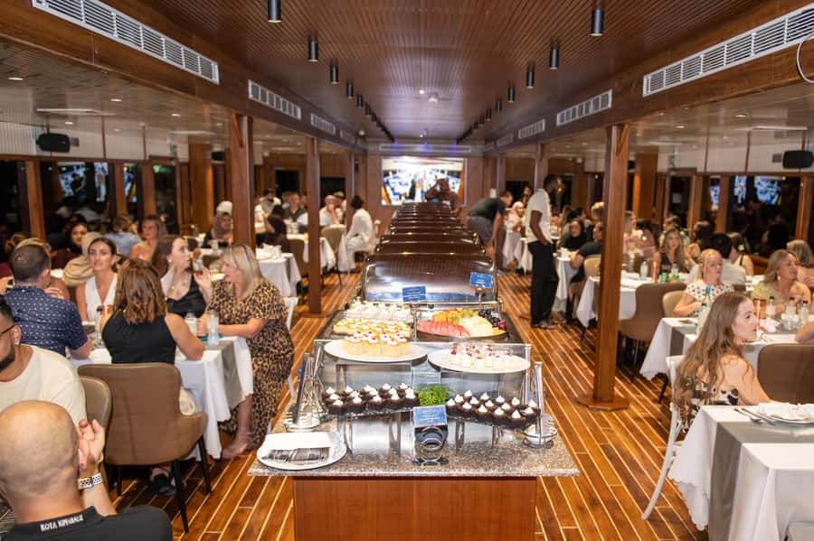 Dubai Marina: Luxury Dinner Cruise, Live Show, Open Bar & DJ - Live entertainment lineup: Tanura, singer, darbuka, DJ