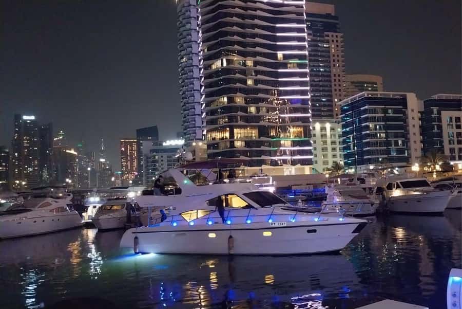 Dubai Marina luxury Yacht Tour: AinDubai,JBR &Harbour(1Hour) - The 1-Hour Yacht Cruise: Short, Scenic, and Photo-First