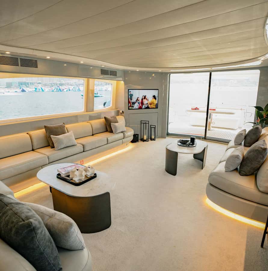Dubai Marina: Luxury Yacht Tour with Breakfast or BBQ Option - Onboard lounge timing: arrive early for WiFi and a calmer check-in
