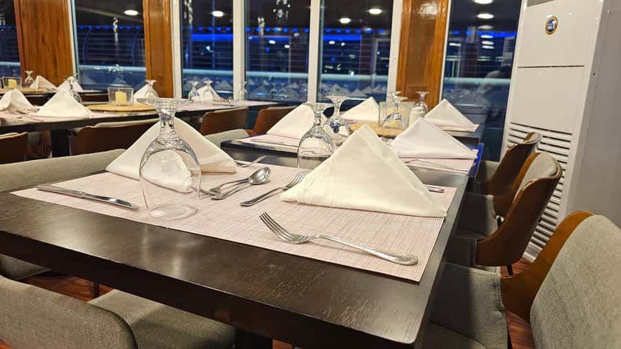 Dubai: Marina Premium Dinner Cruise with Unlimited Drinks - Dinner onboard: what “BBQ buffet cooked fresh” looks like in practice