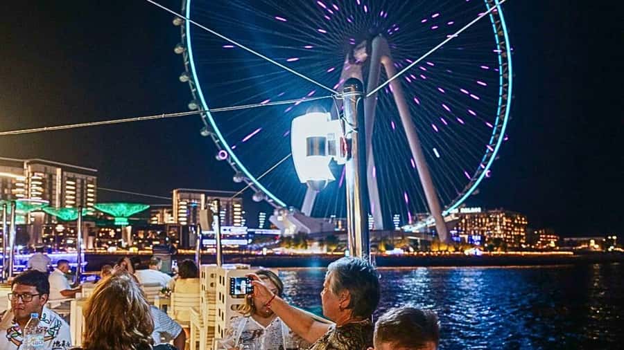 Dubai: Marina Premium Dinner Cruise with Unlimited Drinks - Drinks and alcohol: unlimited soft drinks, and how 21+ affects your plan
