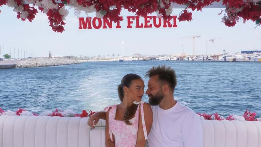 Dubai Marina: Private Boat Tour with Flower - Key things to love about this flower-float cruise