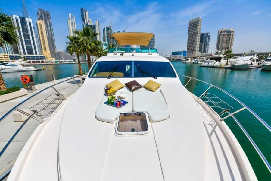 Dubai: Marina Private Luxury Yacht Tour - 2 hours vs 3 hours, when you choose time you choose the mood