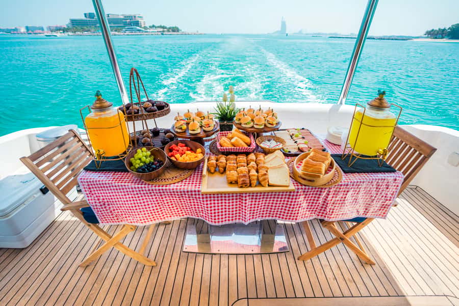 Dubai: Marina Sightseeing on Yacht with Breakfast - Key highlights you will actually use