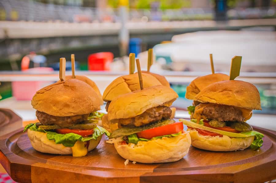 Dubai: Marina Sightseeing on Yacht with Breakfast - Dubai Marina yacht breakfast, and why it’s worth your time