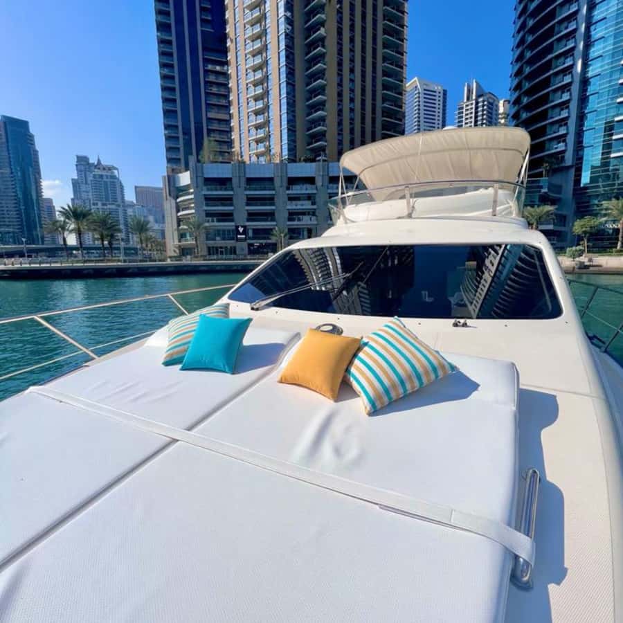 Dubai: Marina Sightseeing on Yacht with Breakfast - Burj Al Arab photo stop: the “wow” finish