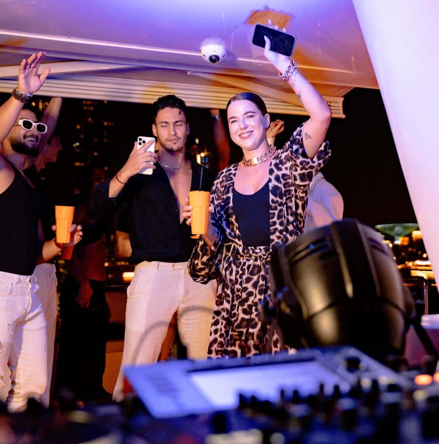 Dubai: Marina Yacht Party with BBQ, Unlimited Drinks and DJ - BBQ Sliders and Skewers: What the Food Is Like on Board