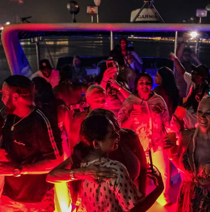 Dubai: Marina Yacht Party with BBQ, Unlimited Drinks and DJ - The Dubai Skyline at Night: JBR, Ain Dubai, and Reflections on the Water