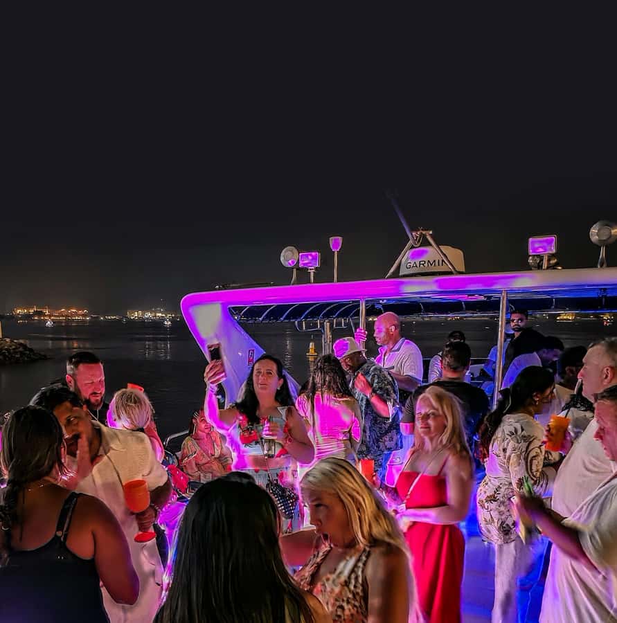 Dubai: Marina Yacht Party with BBQ, Unlimited Drinks and DJ - Staff and Service: Where the Experience Really Shines