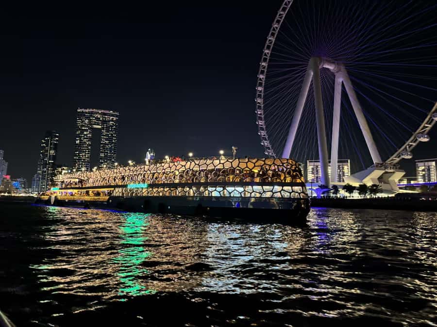 Dubai: Mega Yacht Dinner Cruise with Buffet - How the Lotus Royale dinner cruise runs in real life