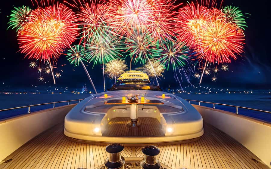 Dubai: New Year Eve Luxury Yacht Fireworks View & BBQ Cruise - Getting the best fireworks view without fighting people