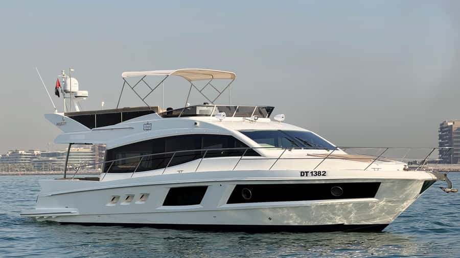 Dubai: Palm Jumeirah luxury private yacht Tour - Dubai Marina to JBR to Dubai Eye, the cruise warms up fast