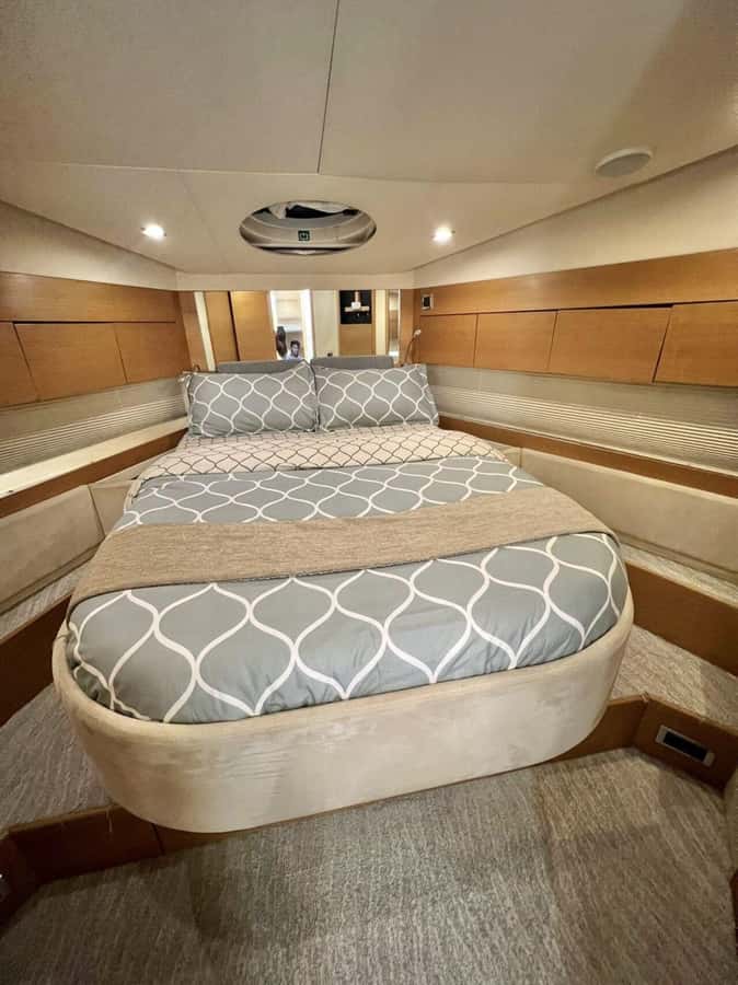 Dubai: Palm Jumeirah luxury private yacht Tour - Swimming Stop for 3 Hours: When the trip turns from views to action