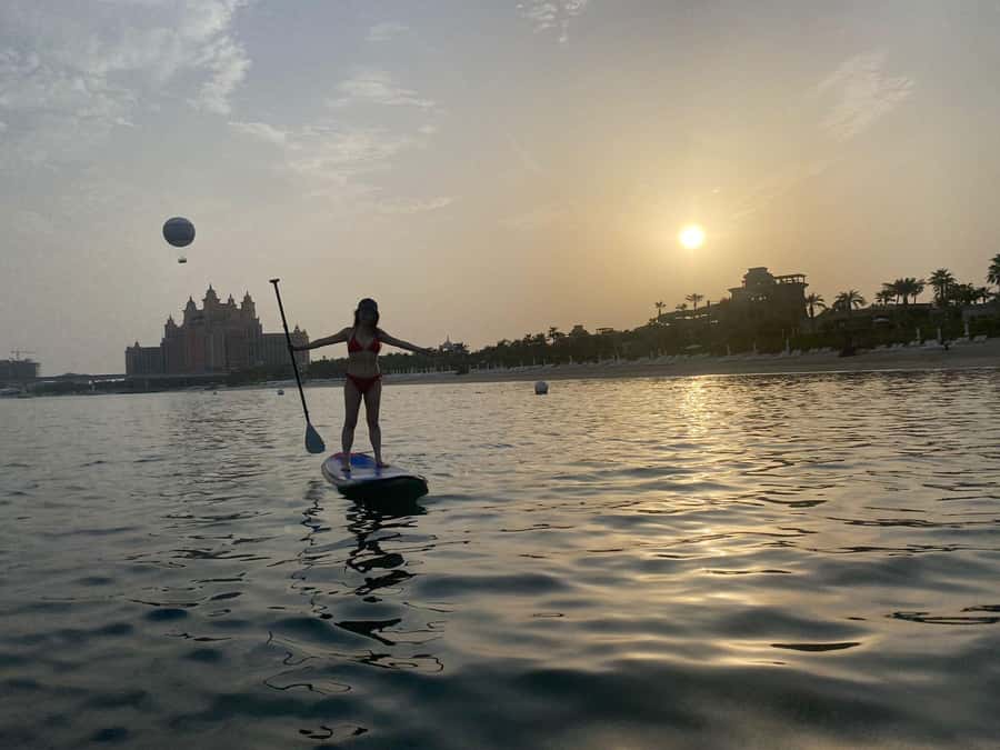 Dubai: Palm Jumeirah Paddle Boarding Tour - Photo-stop energy at Atlantis Hotel, plus a short stroll