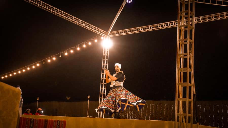 Dubai: Premium Red Dune Safari with Sandboarding & BBQ - Sandboarding at the Red Dunes: Short Session, Big Return