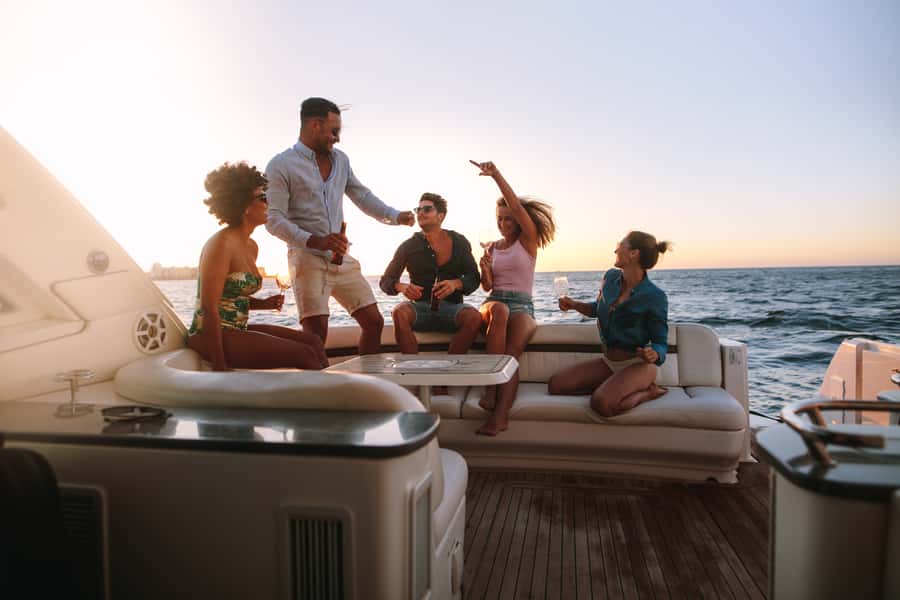 Dubai: Private Boat Cruise from Dubai Marina up to 12 people - What you actually get onboard (AC, cooler, music system, restroom)