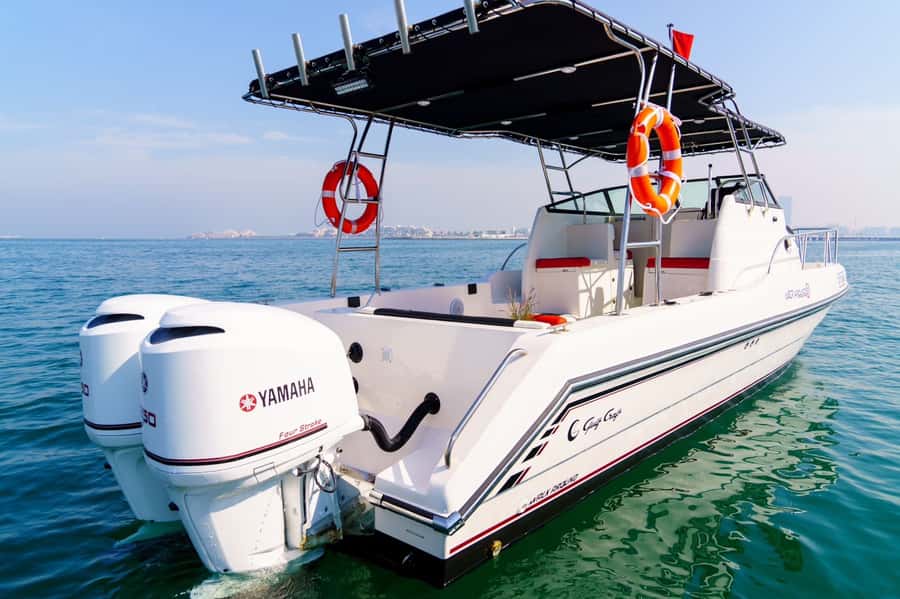 Dubai: Private Coastline Landmarks Mini-Yacht Tour - Atlantis at the tip: a strong stop for photos and perspective