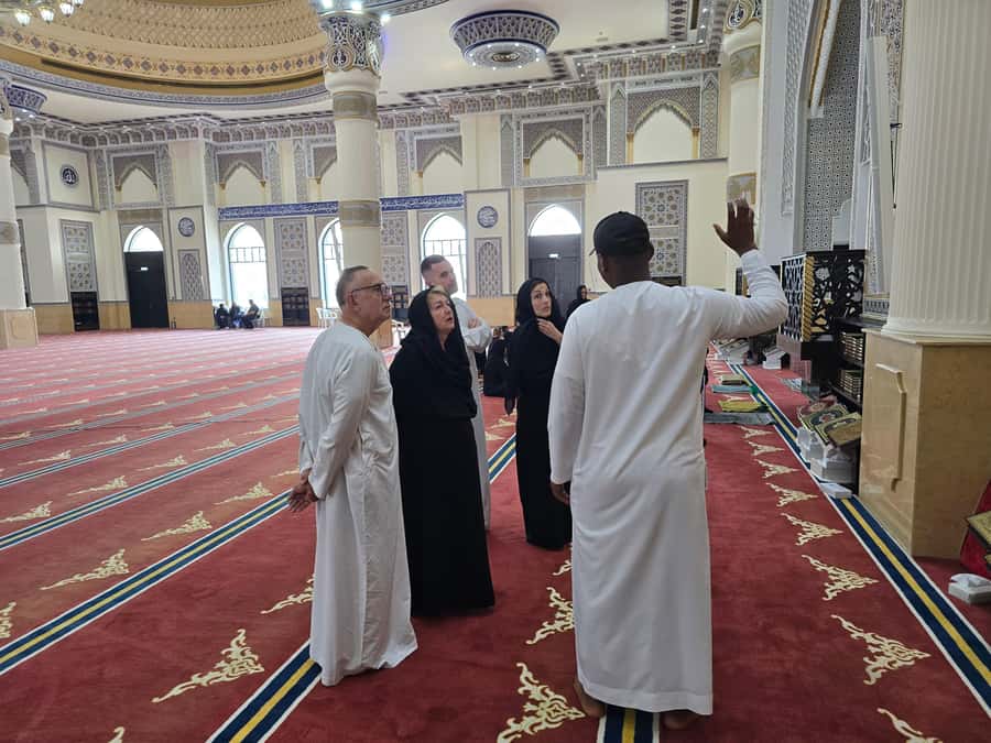 Dubai:Private Frame Entry, Mosque, Souks, Tastings& transfer - Blue Mosque entry: quiet architecture and photo stops
