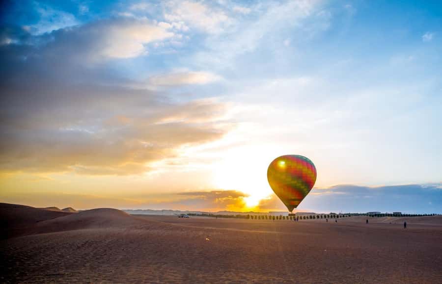 Dubai: Private Hot Air Balloon Tour Over the Dubai Desert - Who This Dubai Sunrise Balloon Tour Fits Best