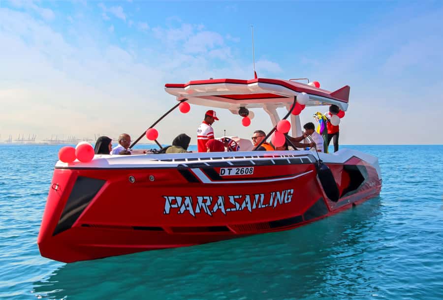 Dubai: Private Luxury Boat with Sightseeing Tour - Quick Highlights