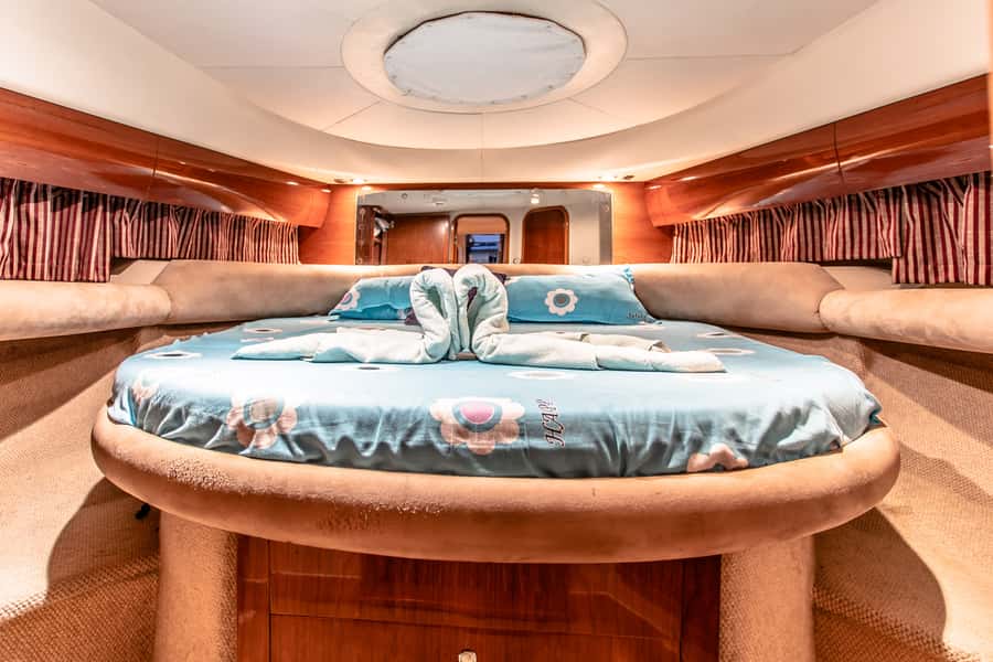 Dubai: Private Luxury Everest Yacht Cruise from Dubai Marina - The BBQ and party-friendly setup on a 4-hour charter