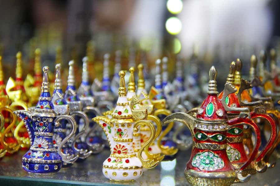 Dubai : Private Old Dubai, Frame Entry, Tastings& Transfers - Languages, Private Group, and Why That Matters in Markets