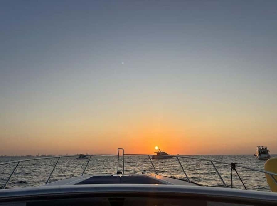 Dubai: Private Sunset Yacht Tour from Dubai Marina - Choosing a Dubai Marina Sunset Yacht for Real Relaxation