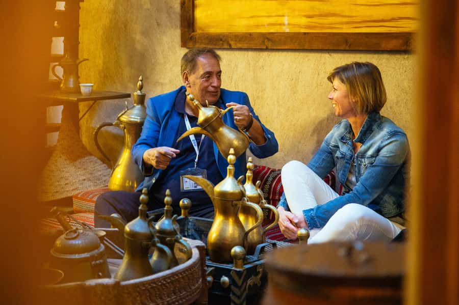 Dubai: Private Tour with Locals – Highlights & Hidden Gems - Meeting at Sharaf DG and getting your bearings fast