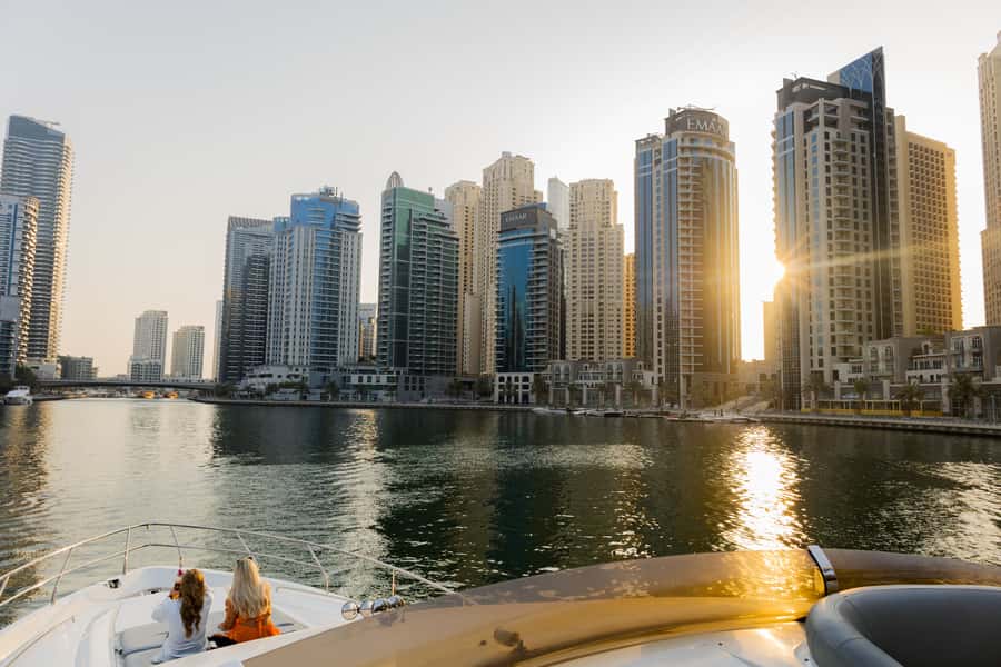 Dubai: Private VIP Luxury Yacht Tour with BBQ & Drinks - Key Points At a Glance