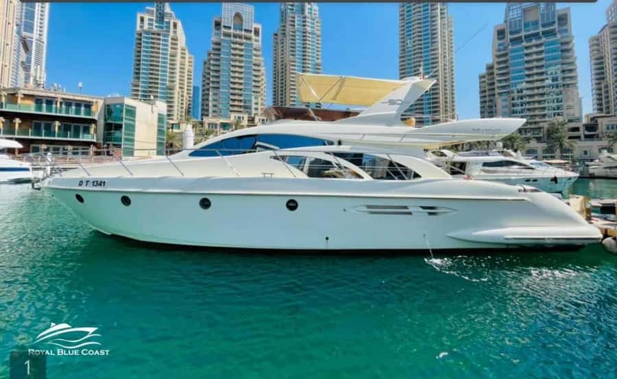 Dubai: Private Yacht Tour 50 feet - The skyline route: Dubai Marina, Jumeirah Beach Residence, Atlantis, and Palm Jumeirah