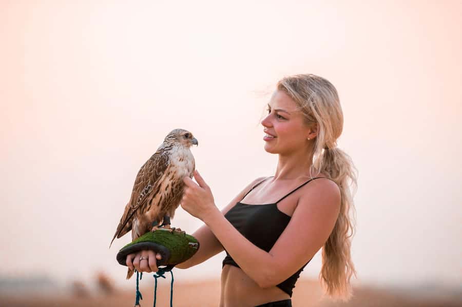 Dubai: Red Dunes Quad Bike, Dune Buggy, Camel & Refreshments - The Halfway Break: Sandboarding for Photos and a Quick Skill Win