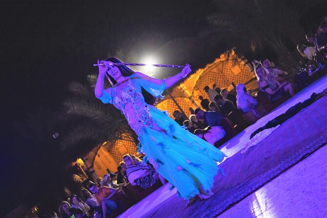 Dubai Red Dunes with Sandboarding, Camel Ride, Falcon & VIP Camp - Pickup and the drive to the dunes: comfort you’ll notice
