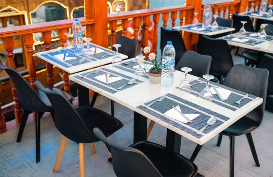 Dubai: Scenic Dhow Cruise with Buffet Dinner and Live Shows - Crowd and Behavior Notes: What Can Go Right or Wrong