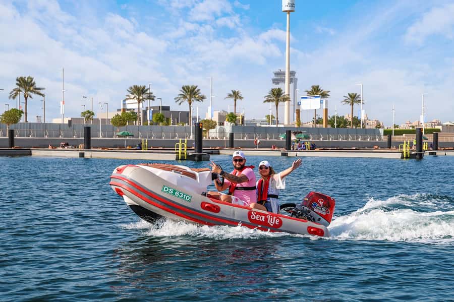 Dubai: Self-Drive Boat Experience for 1 or 2 People - Madinat Jumeirah and Burj Al Arab: where the photos start looking unreal