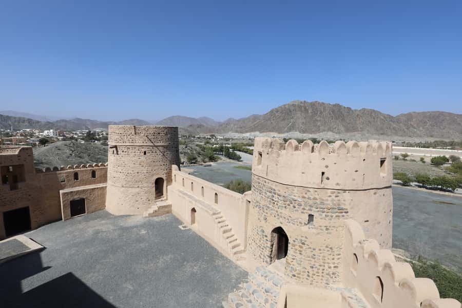 Dubai: Sheikh Zayed Mosque, Fujairah and Khorfakkan Tour - Dubai to Fujairah by road: why this day trip feels like a reset