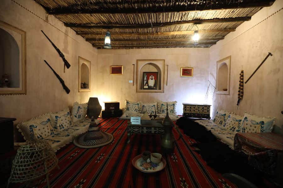 Dubai: Sheikh Zayed Mosque, Fujairah and Khorfakkan Tour - Fujairah Museum: small stop, strong details (antique weapons and artifacts)