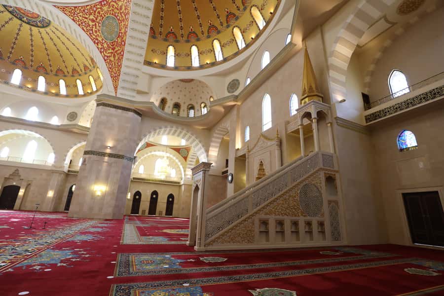 Dubai: Sheikh Zayed Mosque, Fujairah and Khorfakkan Tour - Khorfakkan Square: fountains, amphitheater, and waterfall views