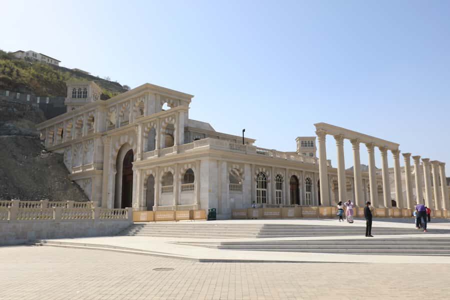 Dubai: Sheikh Zayed Mosque, Fujairah and Khorfakkan Tour - Najd Al Maqsar Heritage Village: what you can do with possible access limits