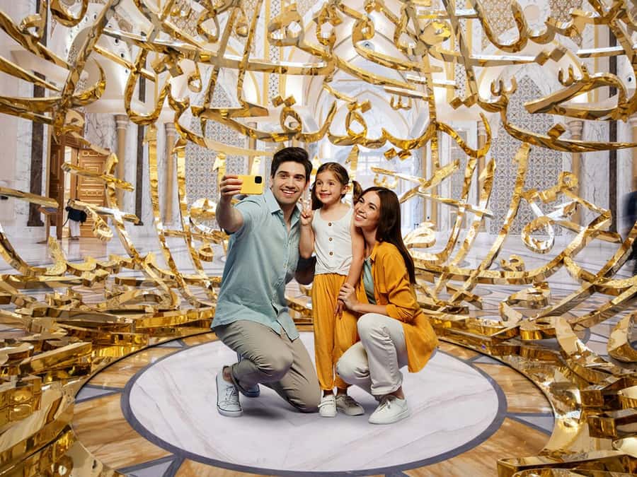 Dubai: Sheikh Zayed Mosque & Qasr Al Watan Tour with Pickup - Sheikh Zayed Grand Mosque: dress code and photo strategy matter