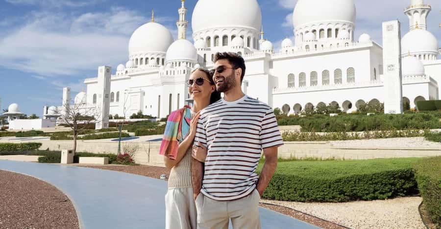 Dubai: Sheikh Zayed Mosque & SeaWorld Entry w/ Transfer - SeaWorld Abu Dhabi: marine life and rides with a realistic time window