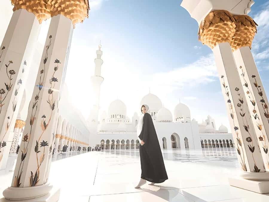 Dubai: Sheikh Zayed Mosque & Warner Bros w/ Transfer - Dubai Pickup and the 1.5-Hour Van Ride
