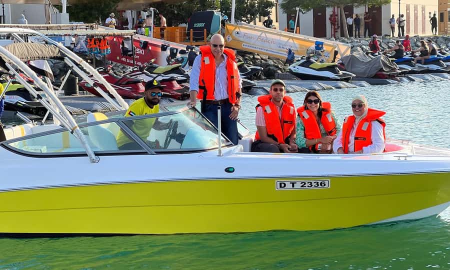 Dubai: Sightseeing on Donut Ride - From P&O Marina to a donut boat ride in 30 minutes