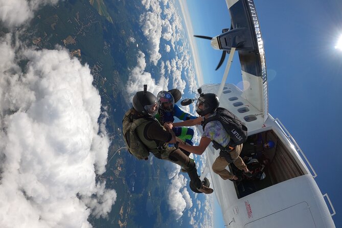 Dubai Skydive Tandem Over The Palm including Transfers - Price and value: what $1,399 buys you in Dubai